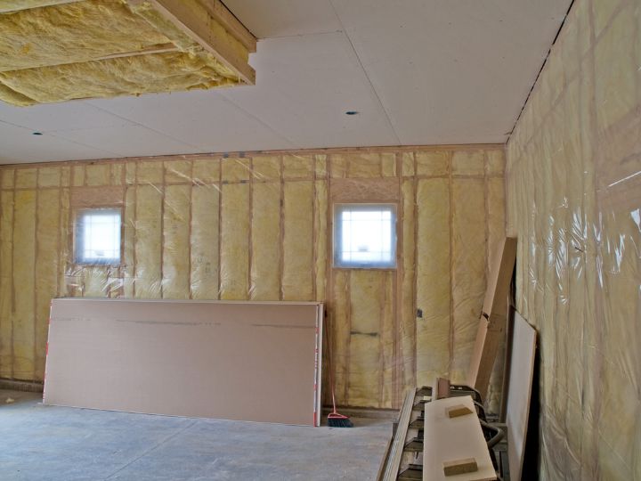 Insulated vs. Non-Insulated Garage Doors Is the Price Difference Worth It | MHGDC